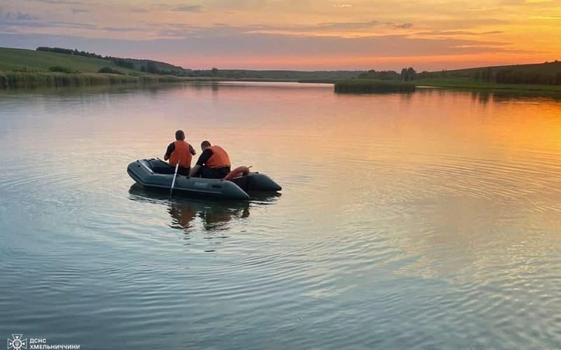 Під час відпочинку на ставку в Хмельницькій області втопилися бабуся та онучка з Житомирщини