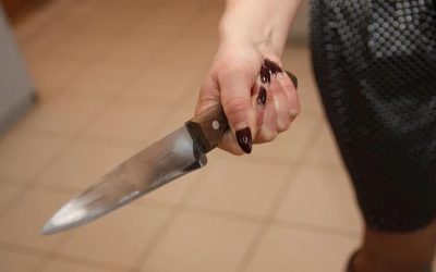 Взяла кухонний ніж та завдала чоловіку два удари в живіт – у Коростенському районі засуджено місцеву жительку