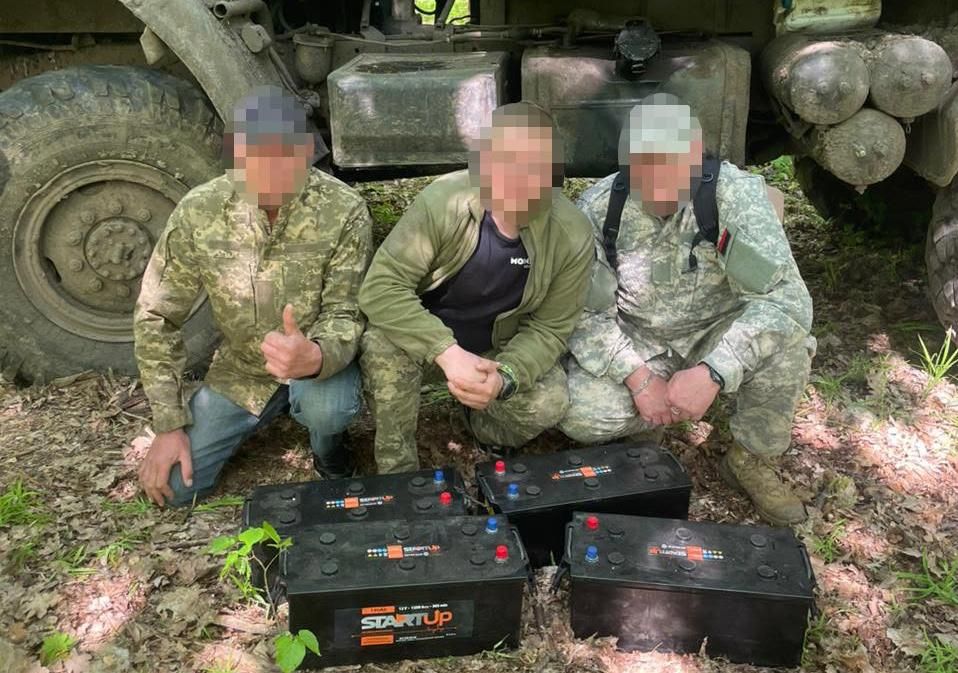 Військовим з Олевської громади придбали та передали 4 вантажні акумулятори: до збору коштів долучились місцеві дитсадки