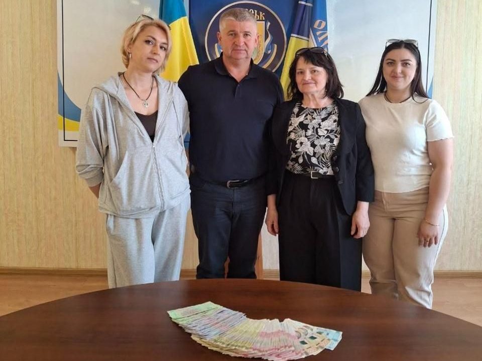 Учні та викладачі Олевської музичної школи провели звітні концерти та зібрали майже 20 тис. грн на потреби ЗСУ