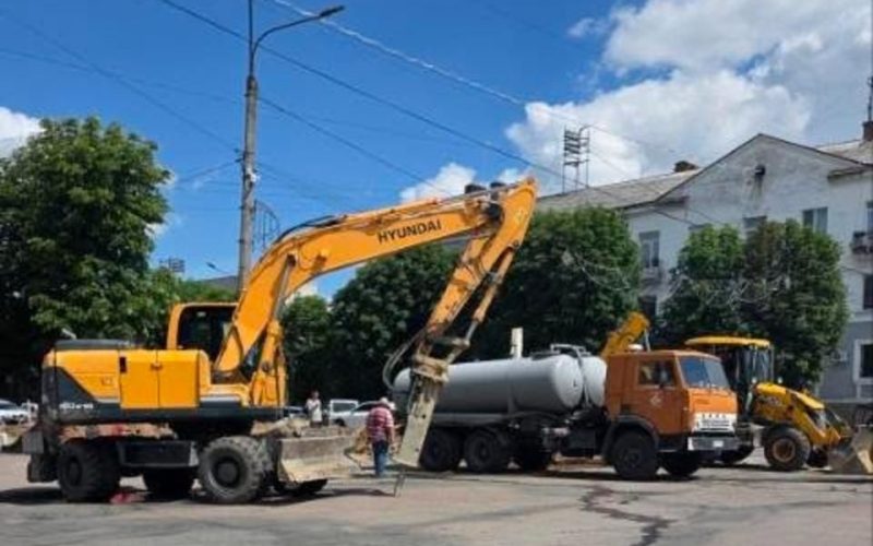 У коростенському водоканалі розповіли про модернізацію колектора на вулиці Грушевського