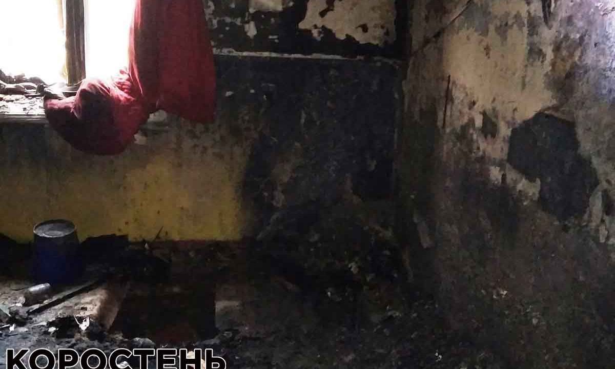У селі Коростенського району горів будинок: біля вхідних дверей виявили тіло жінки