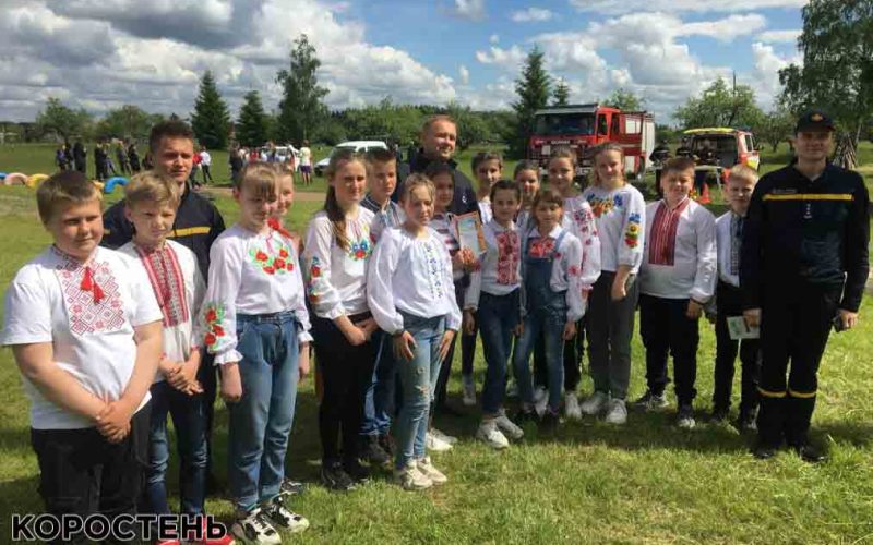 Ушомирські школярі спробували себе в ролі коростенських рятувальників та поліцейських ?ФОТОрепортаж