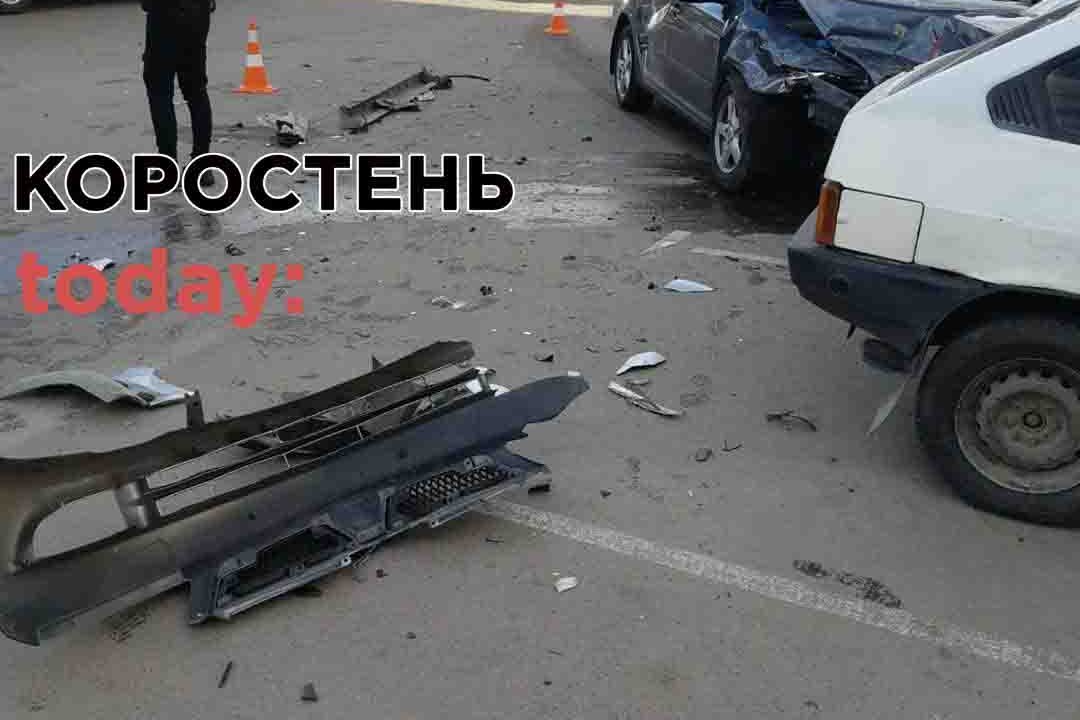 В центрі Коростеня не розминулися «Skoda» та «Mitsubishi» ▶️ВІДЕО та ?ФОТО