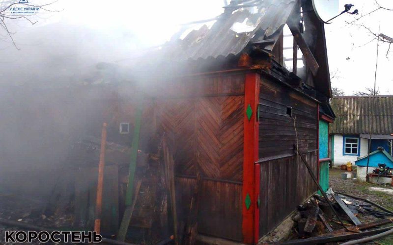 У селі на Малинщині горів будинок: рятувальники виявили тіло пенсіонерки