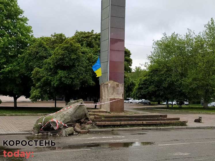 Коростенські активісти обіцяють привезти повалені комуністичні пам’ятники до дому місцевих можновладців