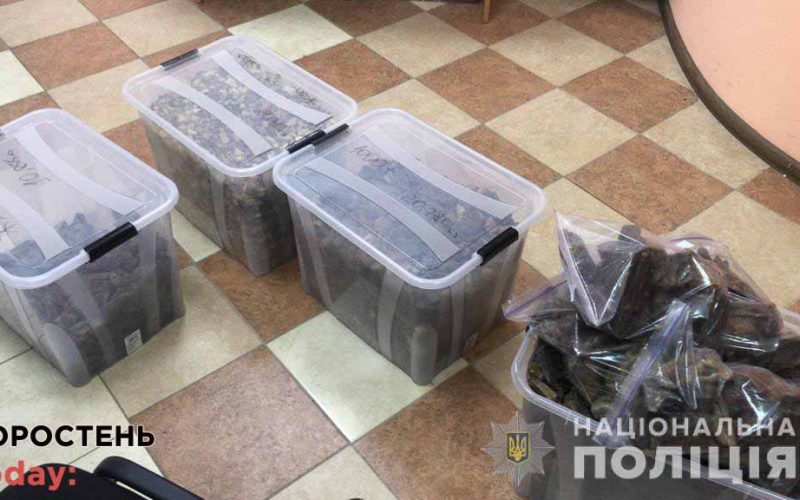 Коростенські правоохоронці вилучили у нелегальних бурштинокопачів понад 200 кг “сонячного каміння” ?ФОТО