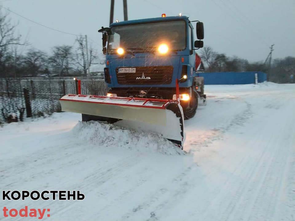 Коростенські водії скаржаться, що на вулицях міста немає снігоприбиральної техніки (ВІДЕО)