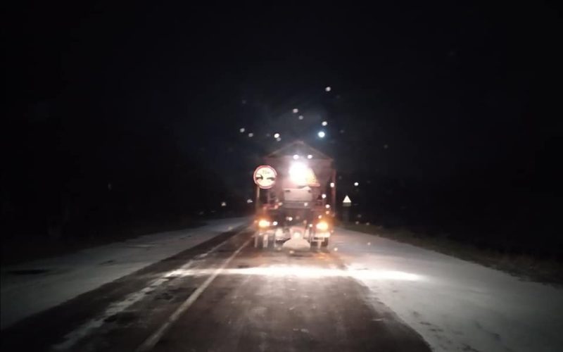 На Житомирщині цієї ночі вже очищали дороги від снігу