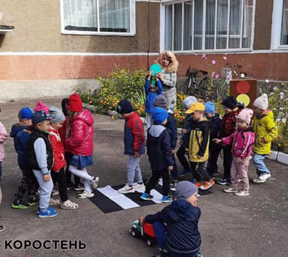 Коростенські поліцейські розповідали юним пішоходам про дорожню безпеку ?ФОТО