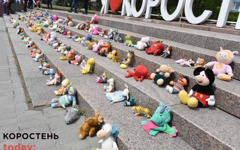 На центральному майдані в Коростені розмістили 243 іграшки (ФОТО)