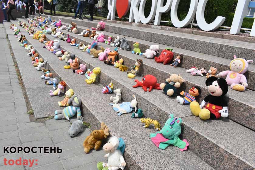 На центральному майдані в Коростені розмістили 243 іграшки (ФОТО)