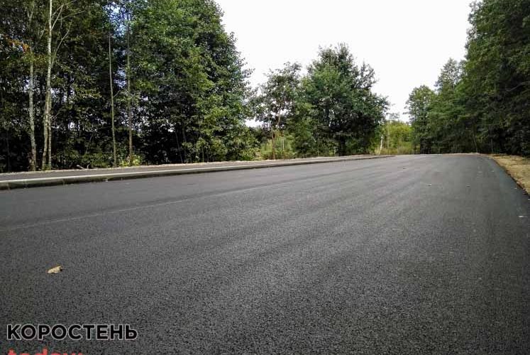 У селі Олевської громади ремонтують дорогу, яка веде до Біотехнологічного ліцею