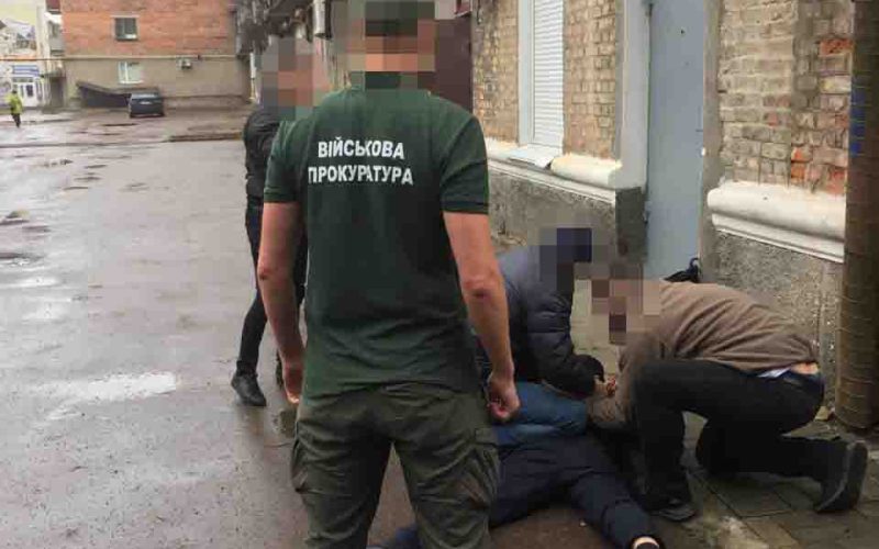 Підполковника ДСНС з Коростеня затримали на хабарі в 500 доларів ?ФОТО