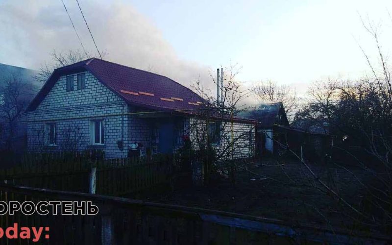 У Коростені на Броварі рятувальники ліквідували пожежу господарської будівлі ▶️ВІДЕО та ?ФОТО