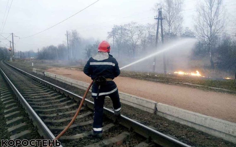 Коростенські вогнеборці врятували від загоряння залізничну зупинку “Древлянка” ▶️ВІДЕО та ?ФОТО