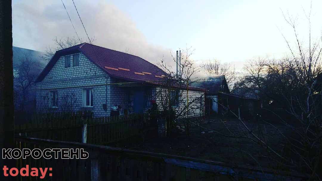 У Коростені на Броварі рятувальники ліквідували пожежу господарської будівлі ▶️ВІДЕО та ?ФОТО