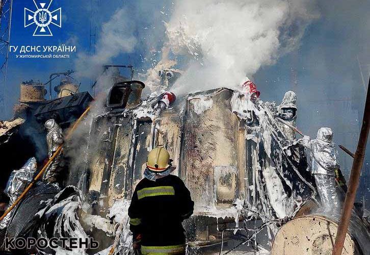 Як рятувальники у Житомирі ліквідовували наслідки ракетного удару (ФОТОрепортаж)
