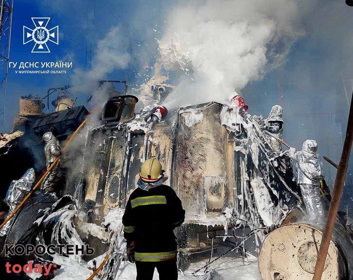 Як рятувальники у Житомирі ліквідовували наслідки ракетного удару (ФОТОрепортаж)