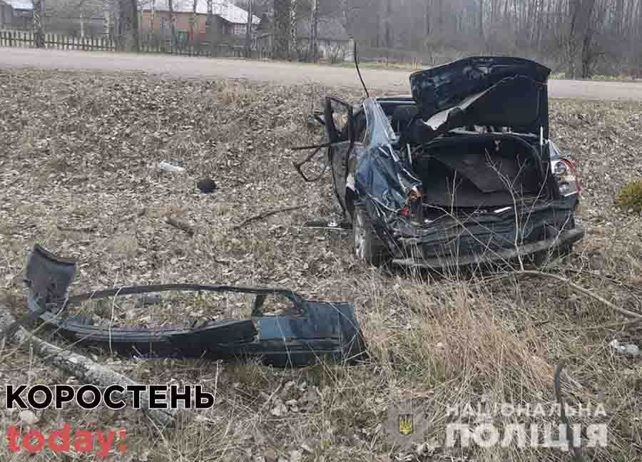 На дорозі в Коростенському районі перекинувся «Volkswagen» – травми отримали водій та його 17-річна пасажирка ?ФОТО