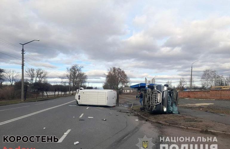 Подробиці ДТП у Коростені на Кемського: Opel зіштовхнувся з Mercedes Sprinter, постраждали четверо осіб ?ФОТО