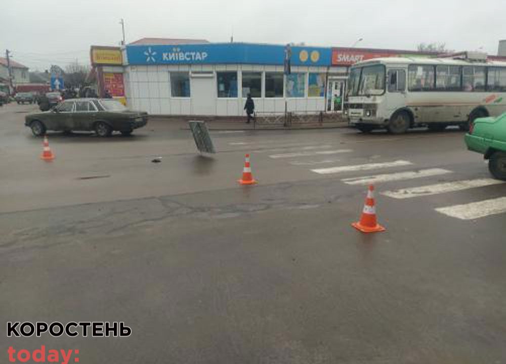 У Коростені біля базару п’яний водій на Toyota збив чоловіка та зник з місця ДТП: пішохід загинув ▶️ВІДЕО ?ФОТО