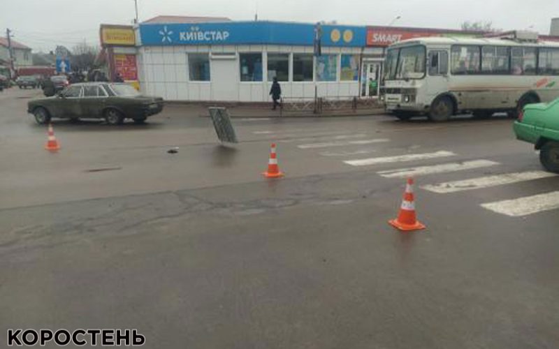 У Коростені біля базару п’яний водій на Toyota збив чоловіка та зник з місця ДТП: пішохід загинув ▶️ВІДЕО ?ФОТО