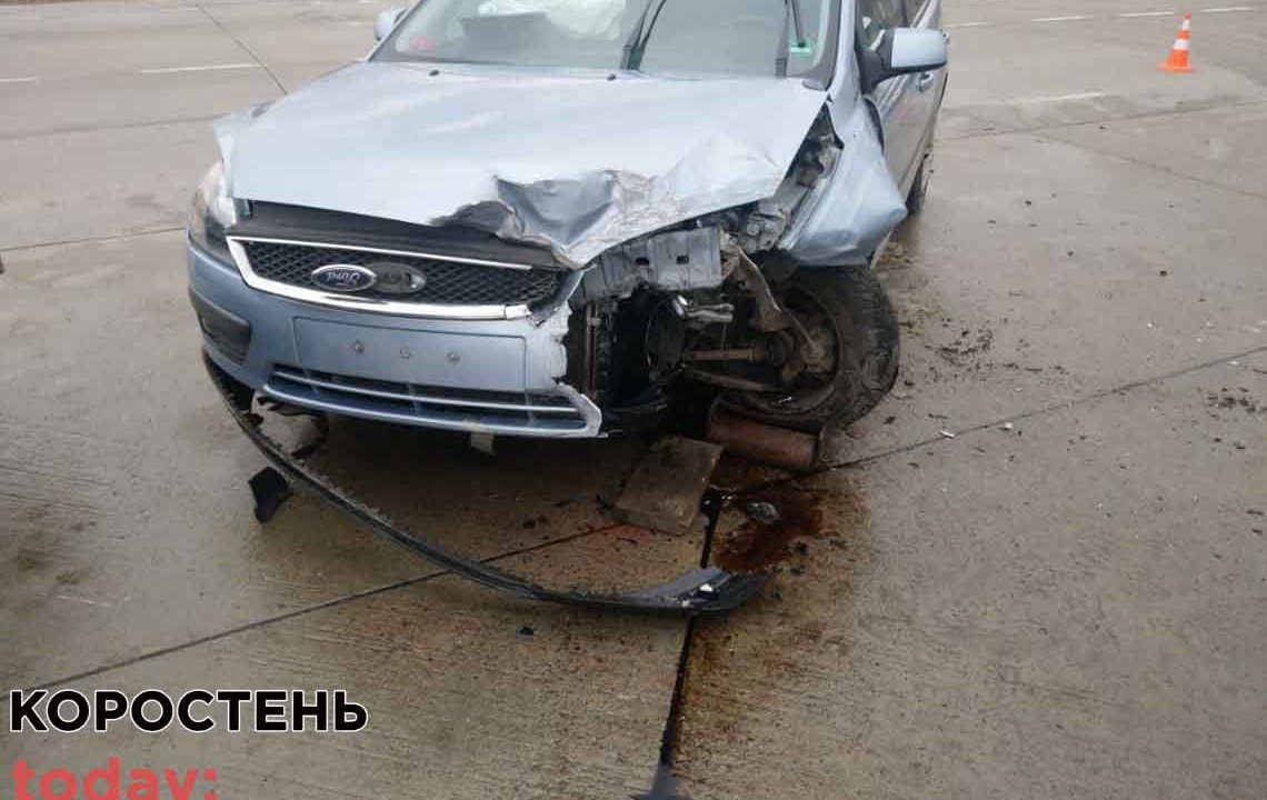 Неподалік Коростеня Ford зіштовхнувся з Honda ▶️ВІДЕО