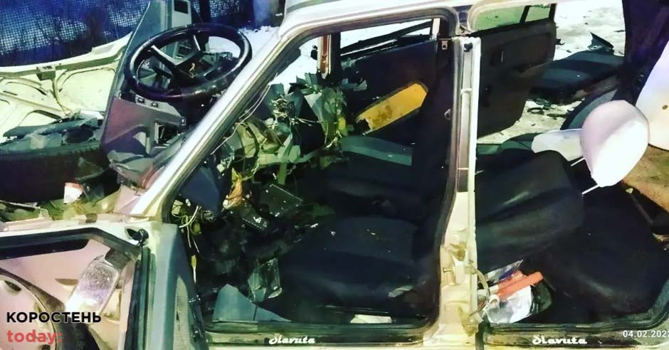 У Коростені зіштовхнулись два автомобілі, одного з водіїв деблокували рятувальники ?ФОТО