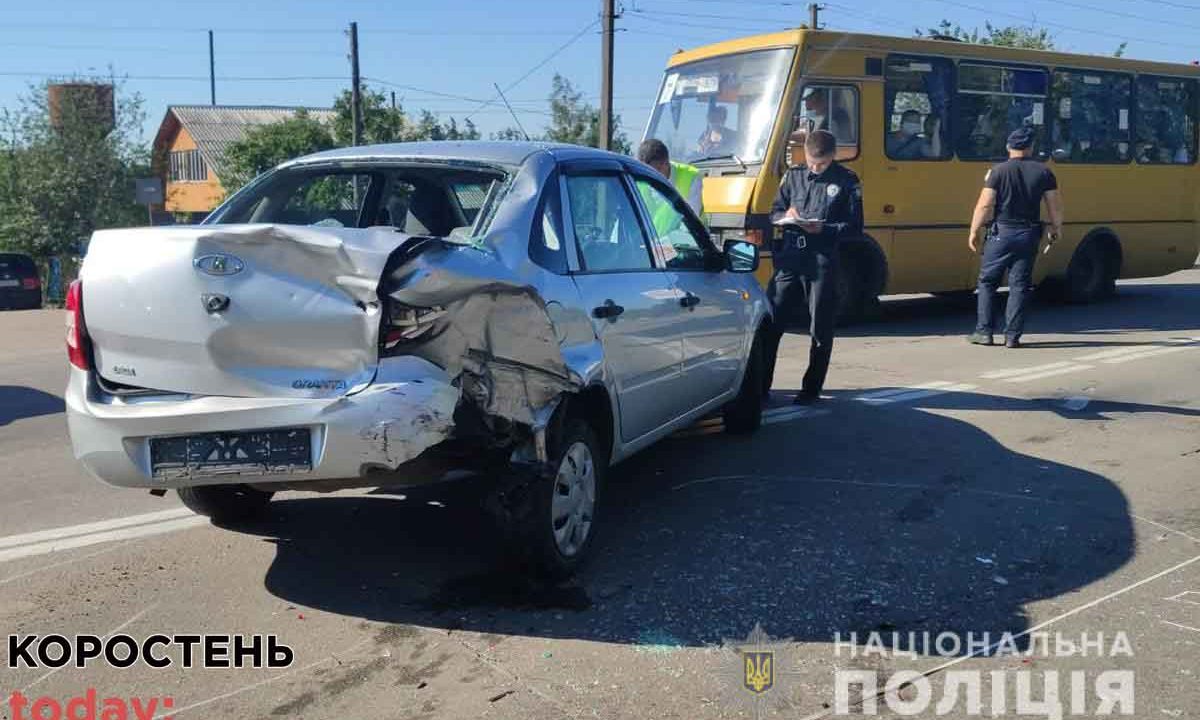 У Коростені зіштовхнулись «Lada Granta» та мотоцикл, водій двоколісника у лікарні