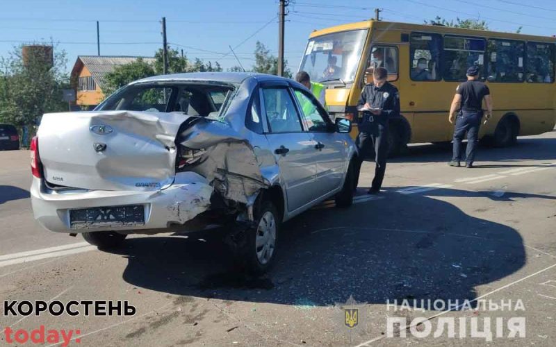 У Коростені зіштовхнулись «Lada Granta» та мотоцикл, водій двоколісника у лікарні