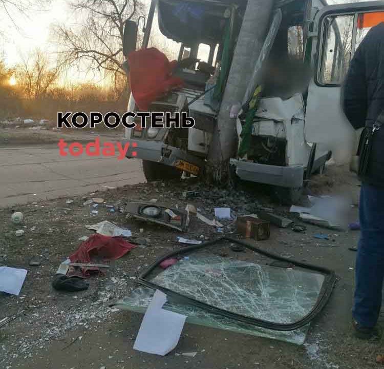 Автобус з пасажирами потрапив у ДТП в Коростені: водій загинув на місці