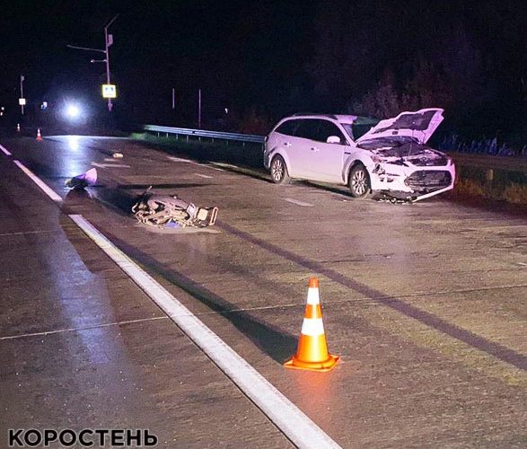 На трасі Київ – Ковель зіштовхнулись легковик та мопед, 20-річний водій двоколісника з Коростенської громади помер у лікарні