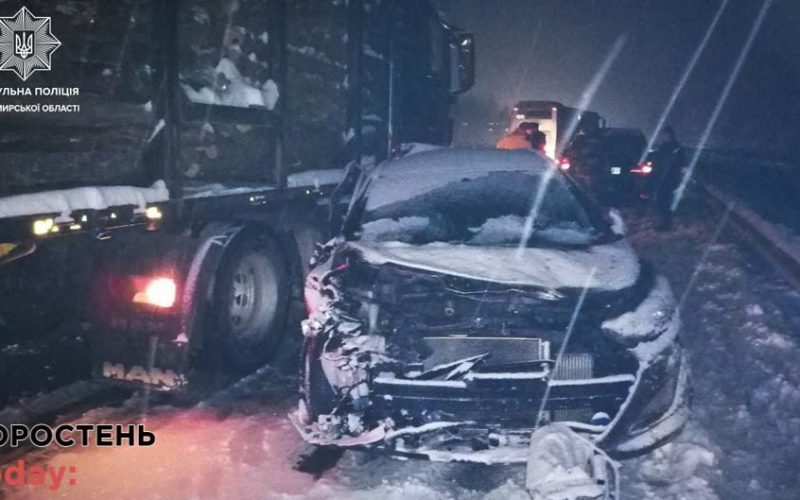 На трасі біля Коростеня Hyundai зіштовхнувся з MAN, постраждали троє людей ▶️ВІДЕО