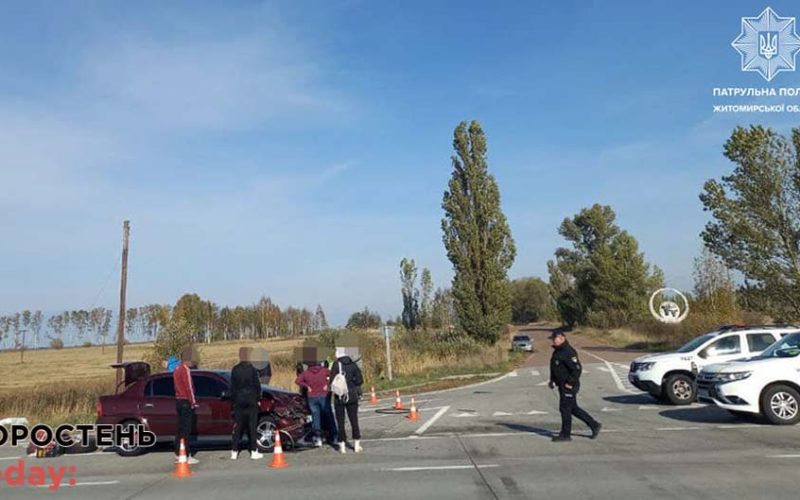На трасі в Коростенському районі зіштовхнулись ЗАЗ та Opel, троє потерпілих ?ФОТО