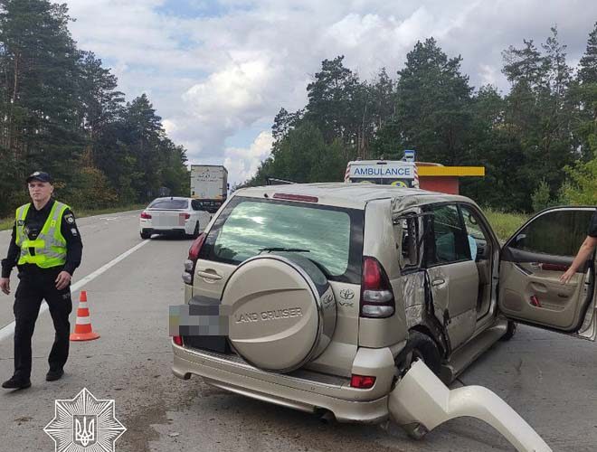 Поблизу Коростеня серйозна ДТП: рух на Варшавській трасі ускладнено