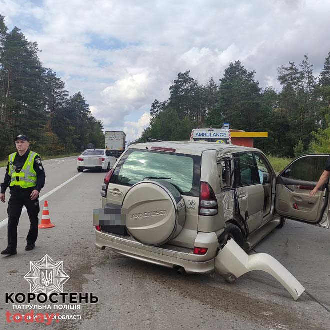 Поблизу Коростеня серйозна ДТП: рух на Варшавській трасі ускладнено