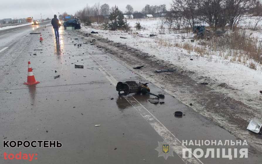 Подробиці ДТП біля села Коростенського району: ВАЗ виїхав на зустрічну смугу та врізався в  Renault