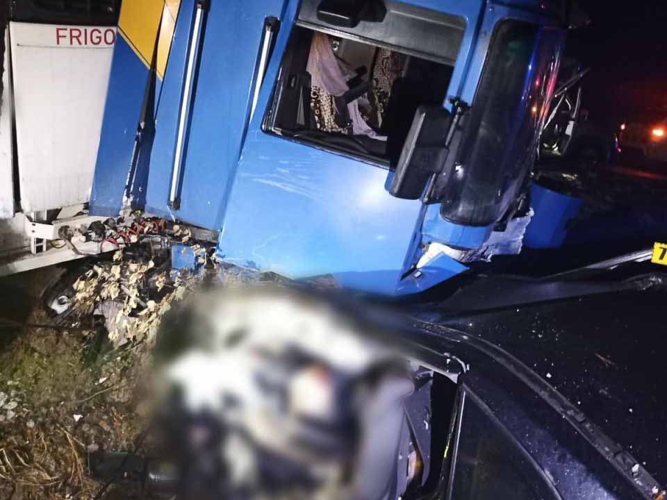 Біля одного з сіл Малинської громади Hyundai виїхав на “зустрічку” та врізався у вантажівку, є загиблий ?ФОТО