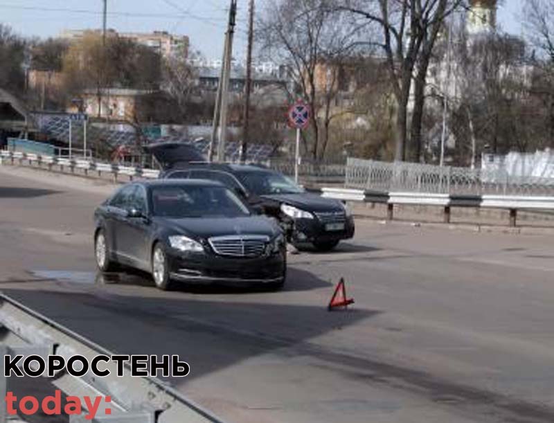 У Коростені на перехресті біля військомату не розминулися Mercedes та Subaru ?ФОТО