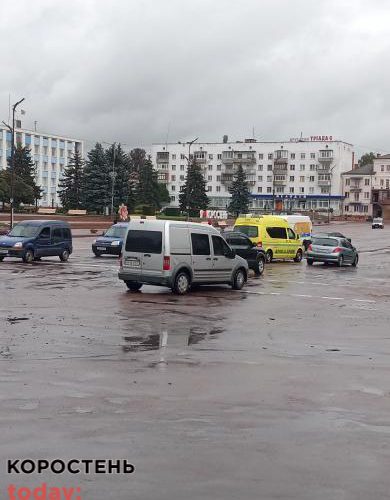 В центрі Коростеня зіштовхнулись маршрутне таксі та “швидка” ?ФОТО