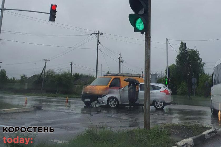 Біля Коростеня зіштовхнулись автомобіль газової служби та Ford ?ФОТО