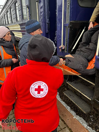 Коростенські волонтери зустрічали з евакуаційного потягу людей з Херсонщини ?