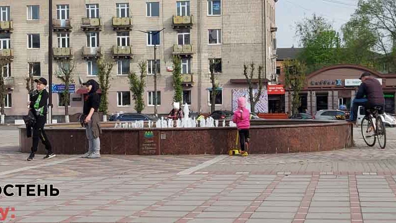 У Коростені після зимової перерви запрацював фонтан
