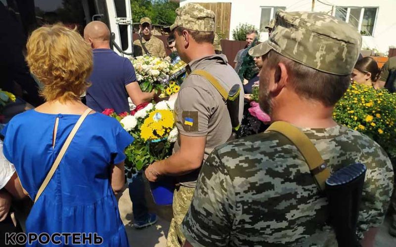 У Коростені попрощалися з двома захисниками України