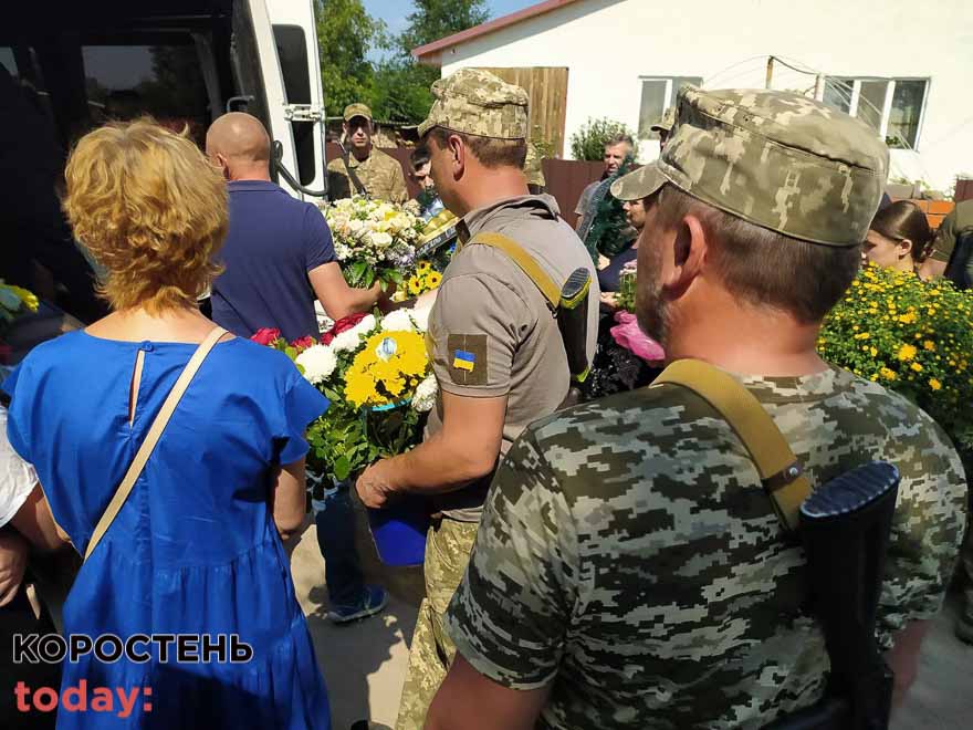 У Коростені попрощалися з двома захисниками України