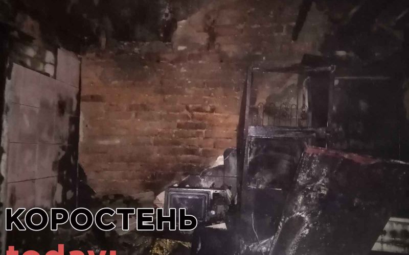 У Коростені горіло сміття всередині будівлі, її власники давно виїхали ?ФОТО