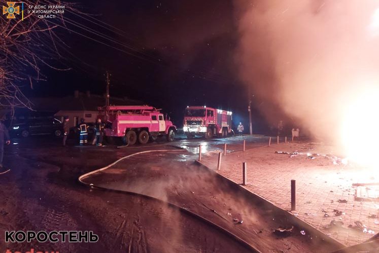 У селі Овруцької громади горів магазин: вогонь знищив дах, перекриття, майно й товари ?ФОТО