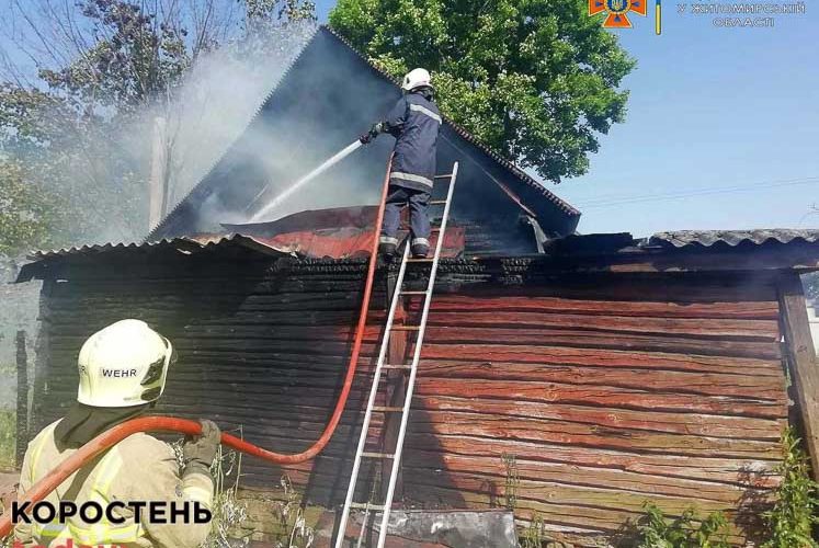 У селі Народицької громади горів будинок: причина – коротке замикання