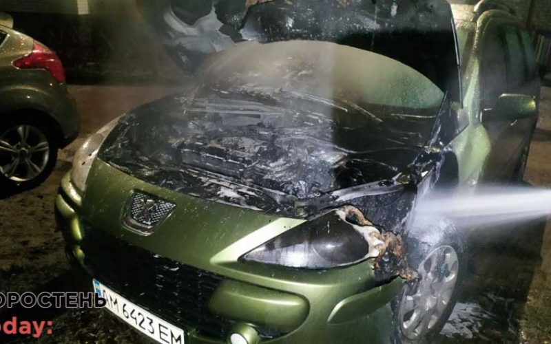 В Коростені на Коротуна горів автомобіль ?ФОТО